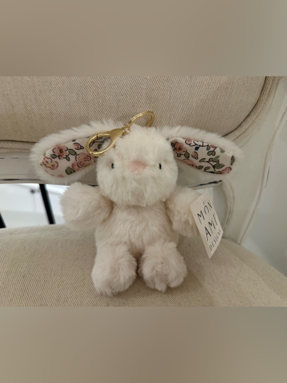 🤍 NWT Mon Ami Faith Bunny Bag Charm With Floral Ears